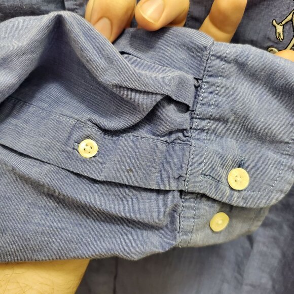 Warner Bros. Studio Store Men's Vintage Chambray Embroidered Bugs Bunny Shirt XL - Picture 2 of 8